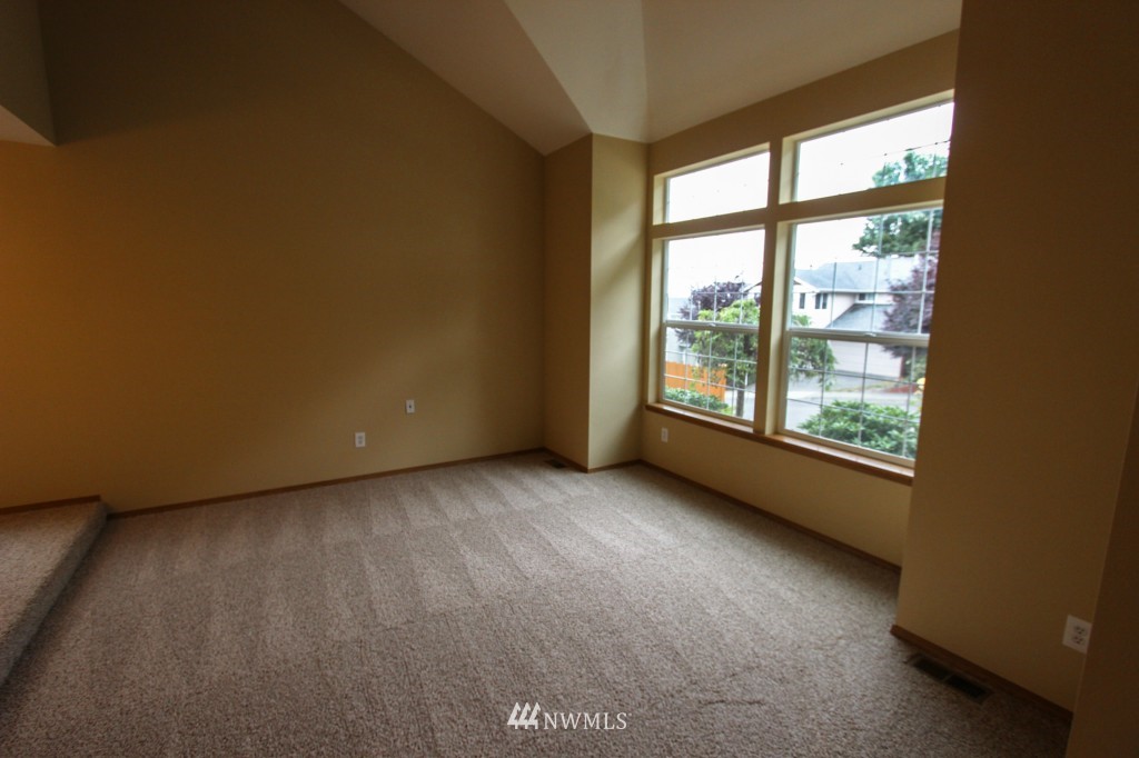 605 South 53rd Place Renton, WA 98055 - Photo 5 of 15