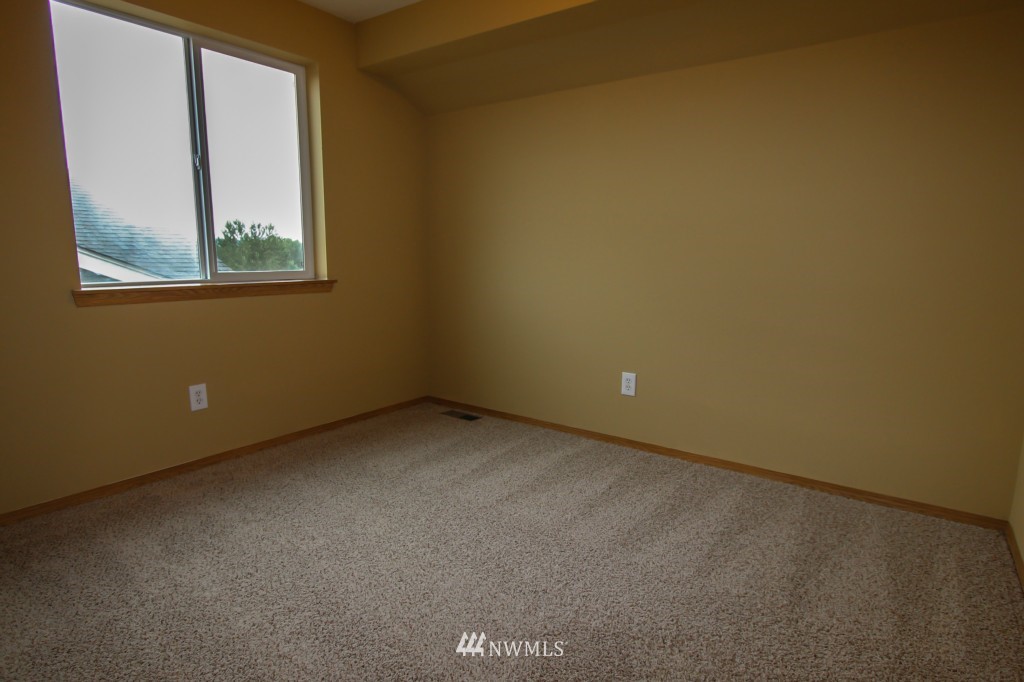 605 South 53rd Place Renton, WA 98055 - Photo 8 of 15