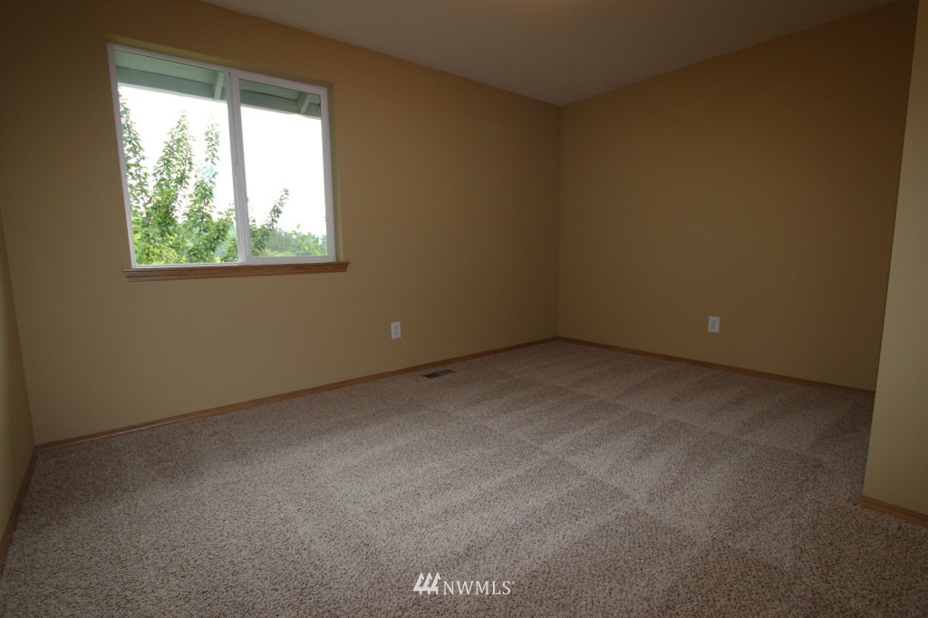 605 South 53rd Place Renton, WA 98055 - Photo 9 of 15