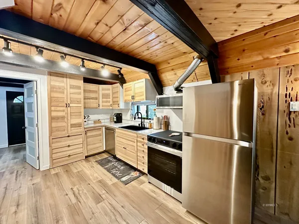 $2,600 | 25245 Rosaline Road, Idyllwild, CA 92549