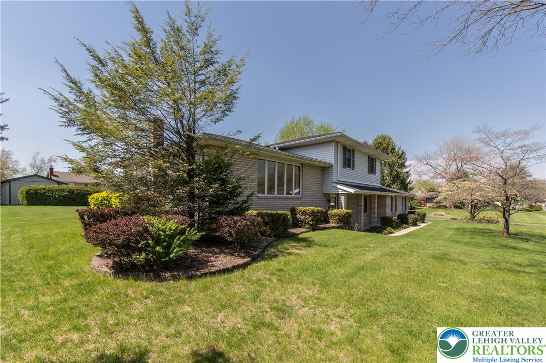 707 Lexington Road Nazareth, PA 18064 - Photo 3 of 54 Mature landscape