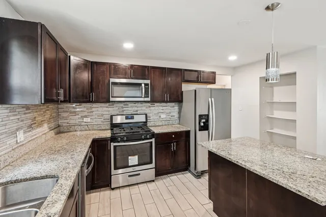 $150,000 | 17306 Burr Oak Lane, Hazel Crest, IL 60429