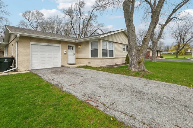 $150,000 | 17306 Burr Oak Lane, Hazel Crest, IL 60429
