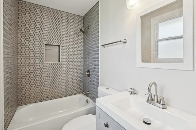 $150,000 | 17306 Burr Oak Lane, Hazel Crest, IL 60429