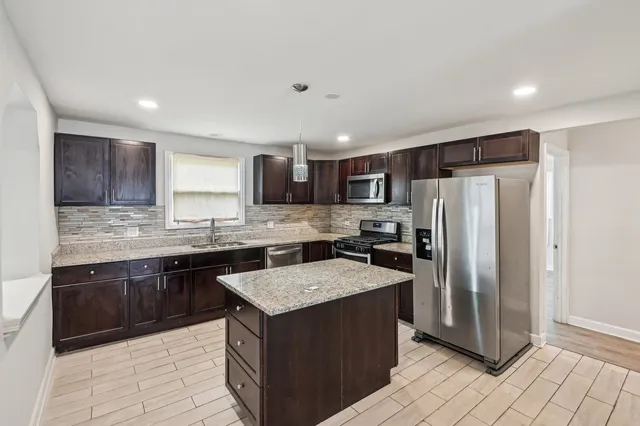 $150,000 | 17306 Burr Oak Lane, Hazel Crest, IL 60429