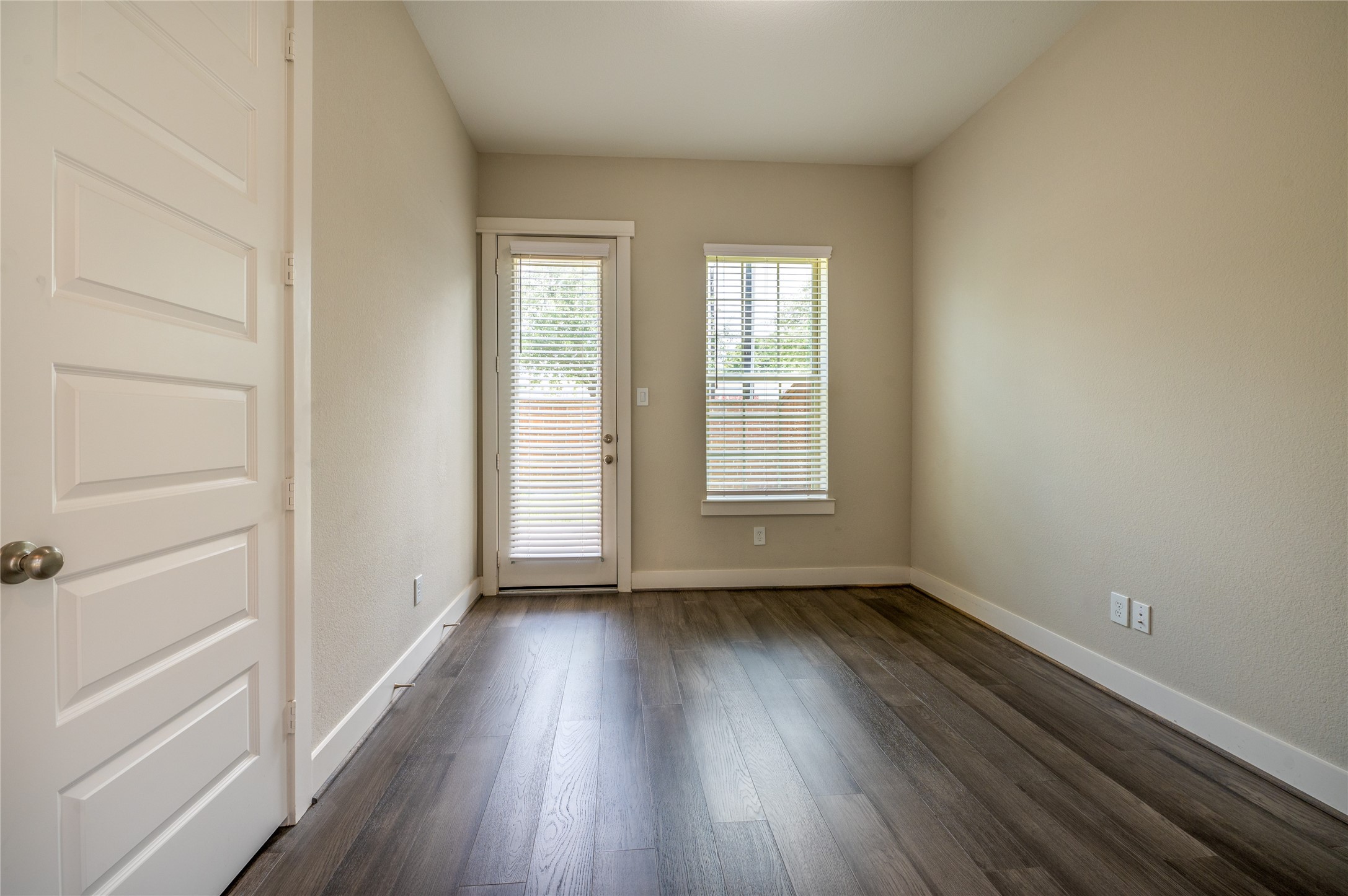 963 Lilly Flower Lane Houston, TX 77091 - Photo 7 of 28 First floor secondary bedroom