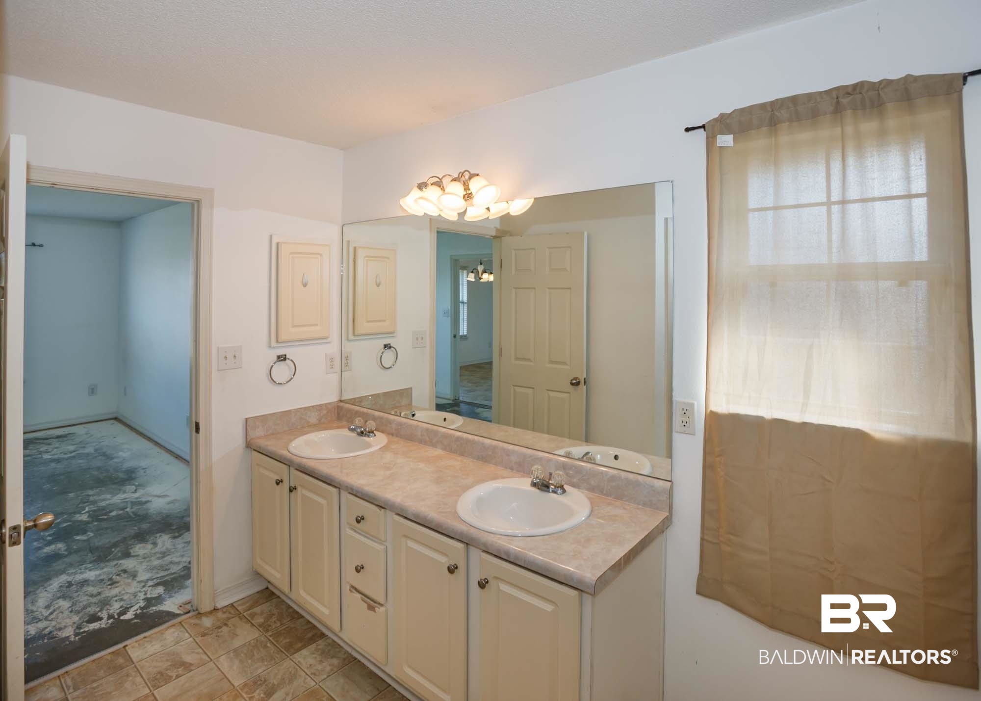 2530 Ashburn Lane Foley, AL 36535 - Photo 24 of 46 Bathroom with vanity