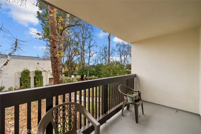 $389,999 | 23515 Lyons Avenue, Unit 210, Valencia, CA 91355