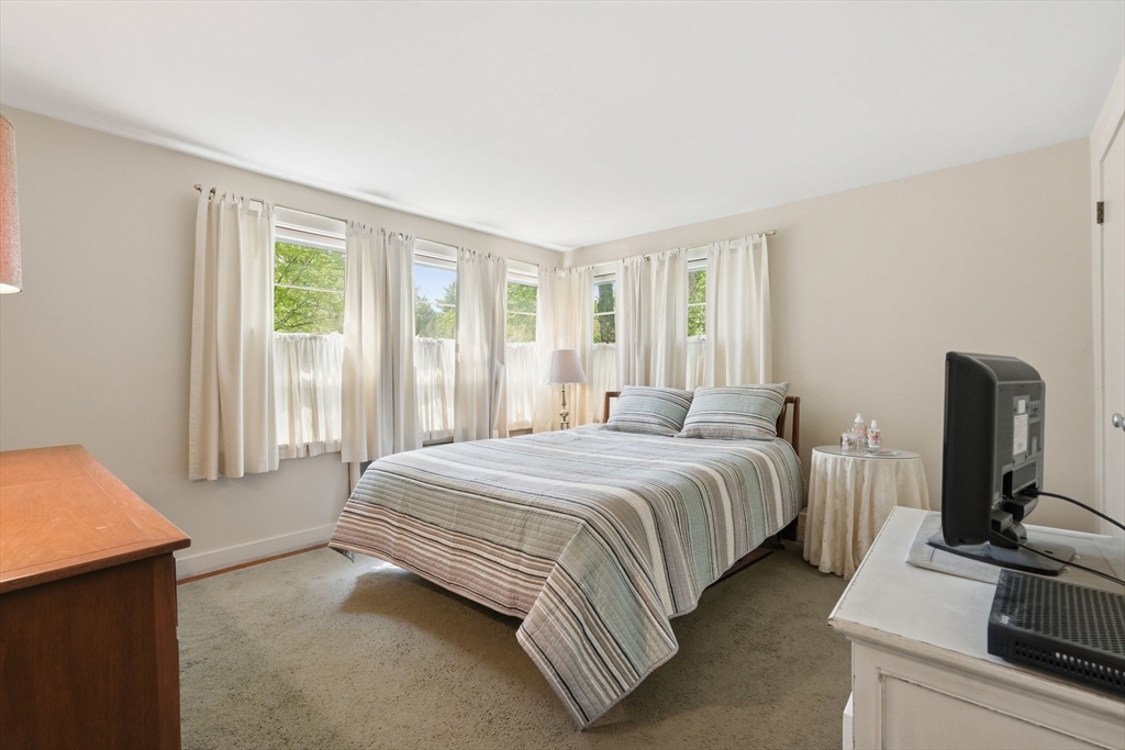 102 Blue Hills Road Amherst, MA 01002 - Photo 17 of 40