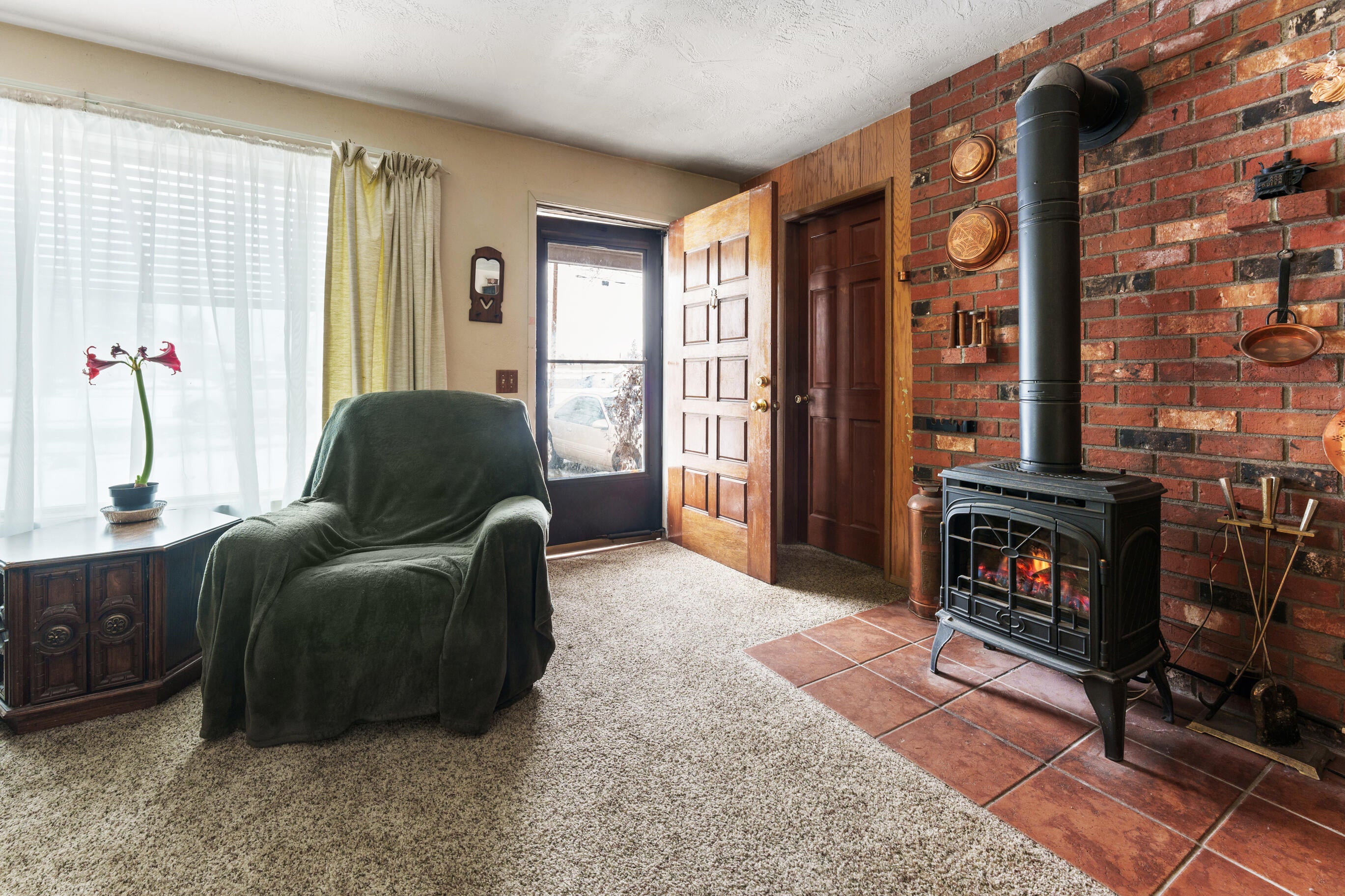 457 Rostel Street Central Point, OR 97502 - Photo 3 of 20 457_Living Room2