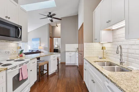 $374,900 | 5524 Bimini Drive, Hopkins, MN 55343