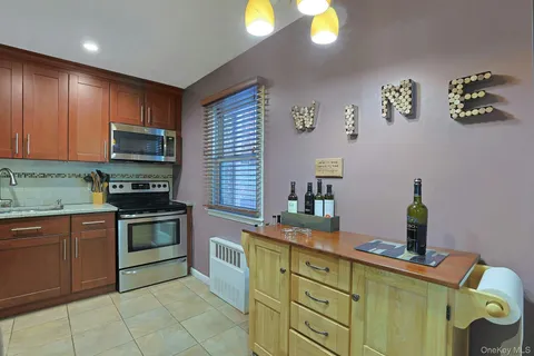 $325,000 | 161 Charter Circle, Unit 161, Ossining, NY 10562