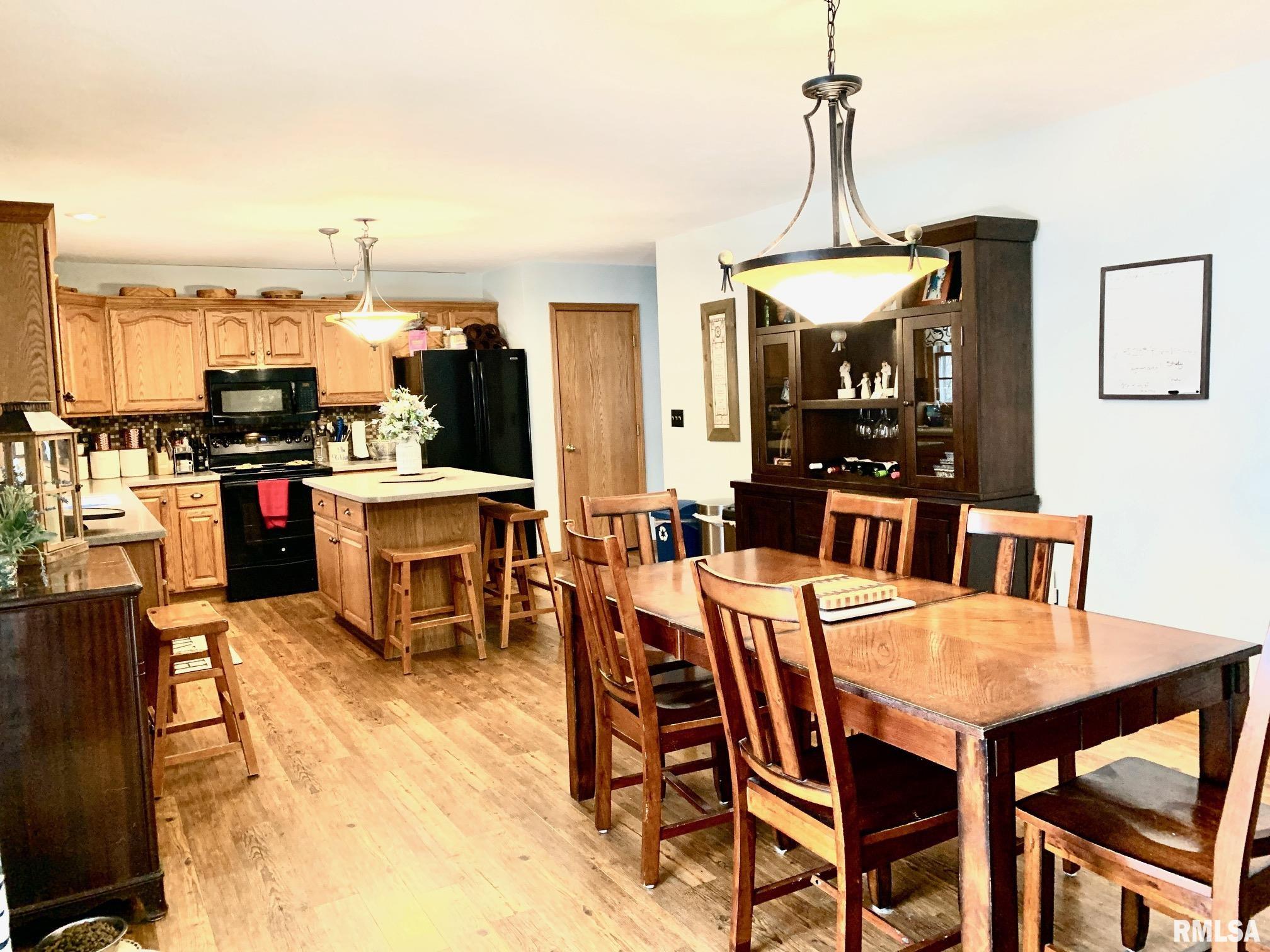 2105 Carriage Road Jacksonville, IL 62650 - Photo 16 of 36