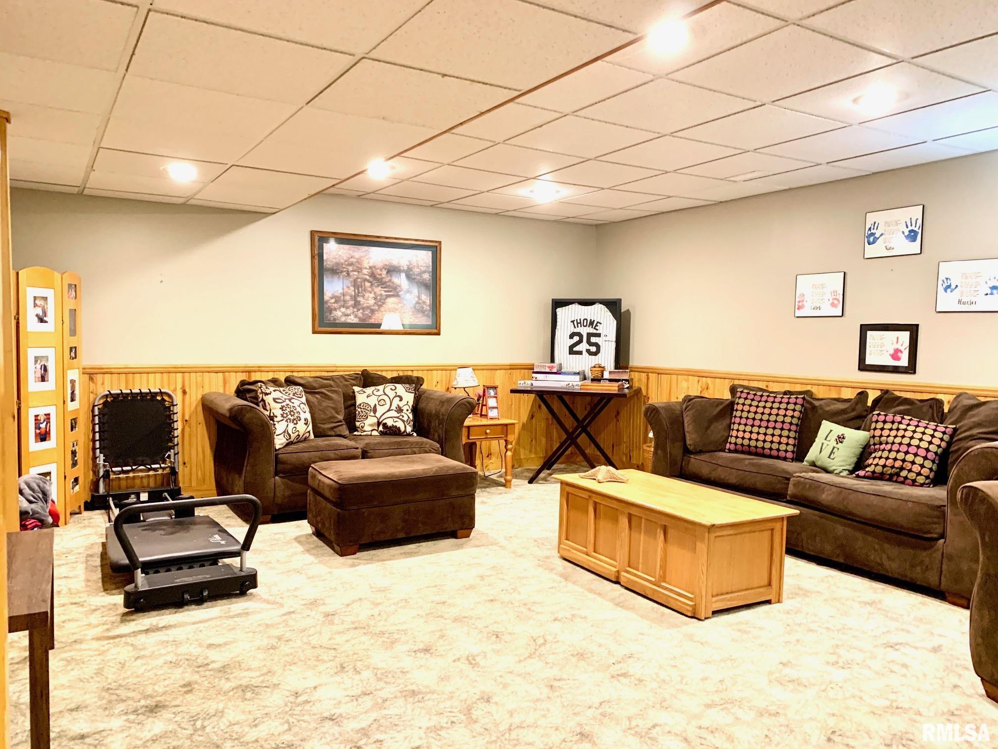 2105 Carriage Road Jacksonville, IL 62650 - Photo 20 of 36