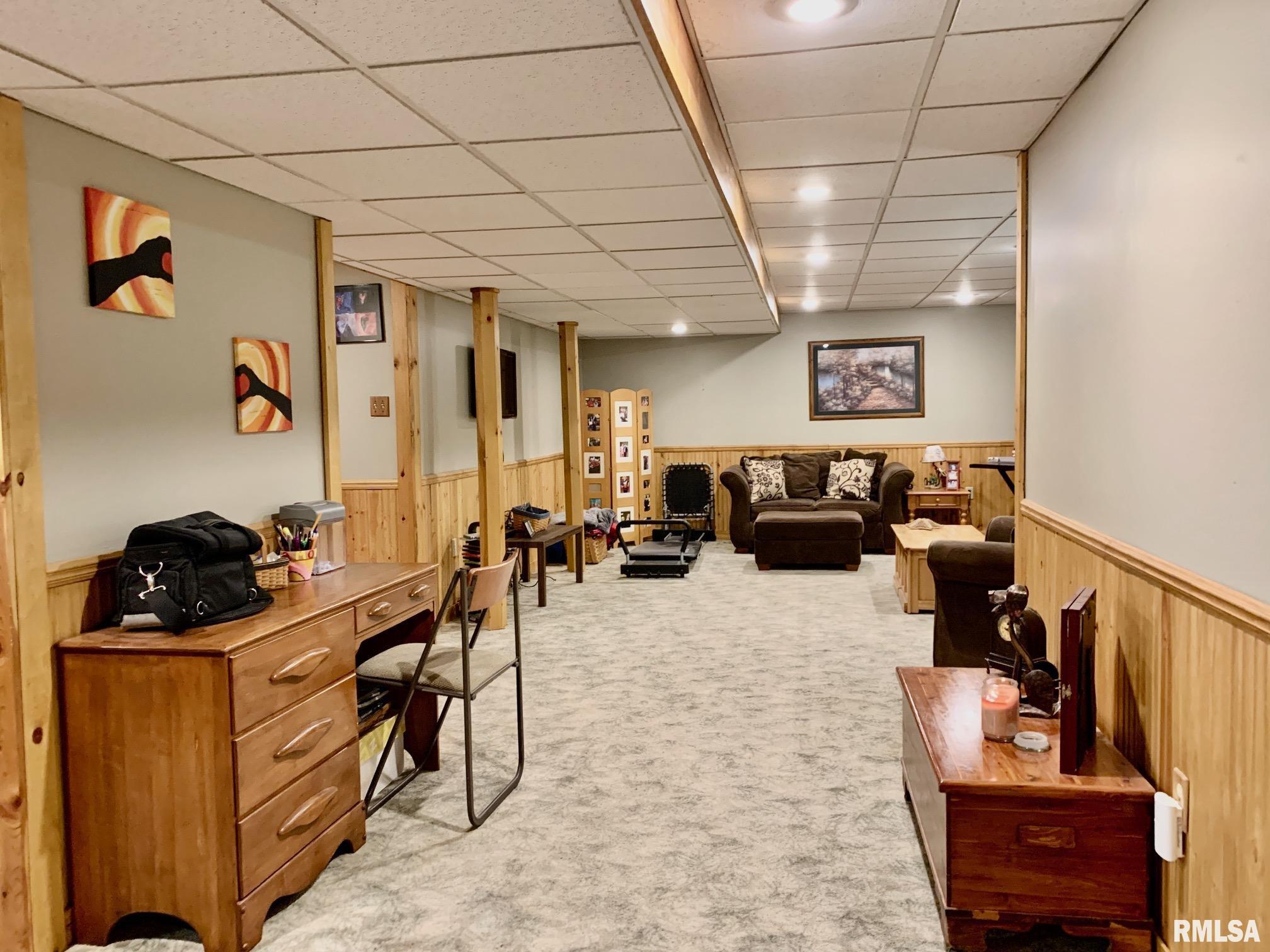 2105 Carriage Road Jacksonville, IL 62650 - Photo 29 of 36