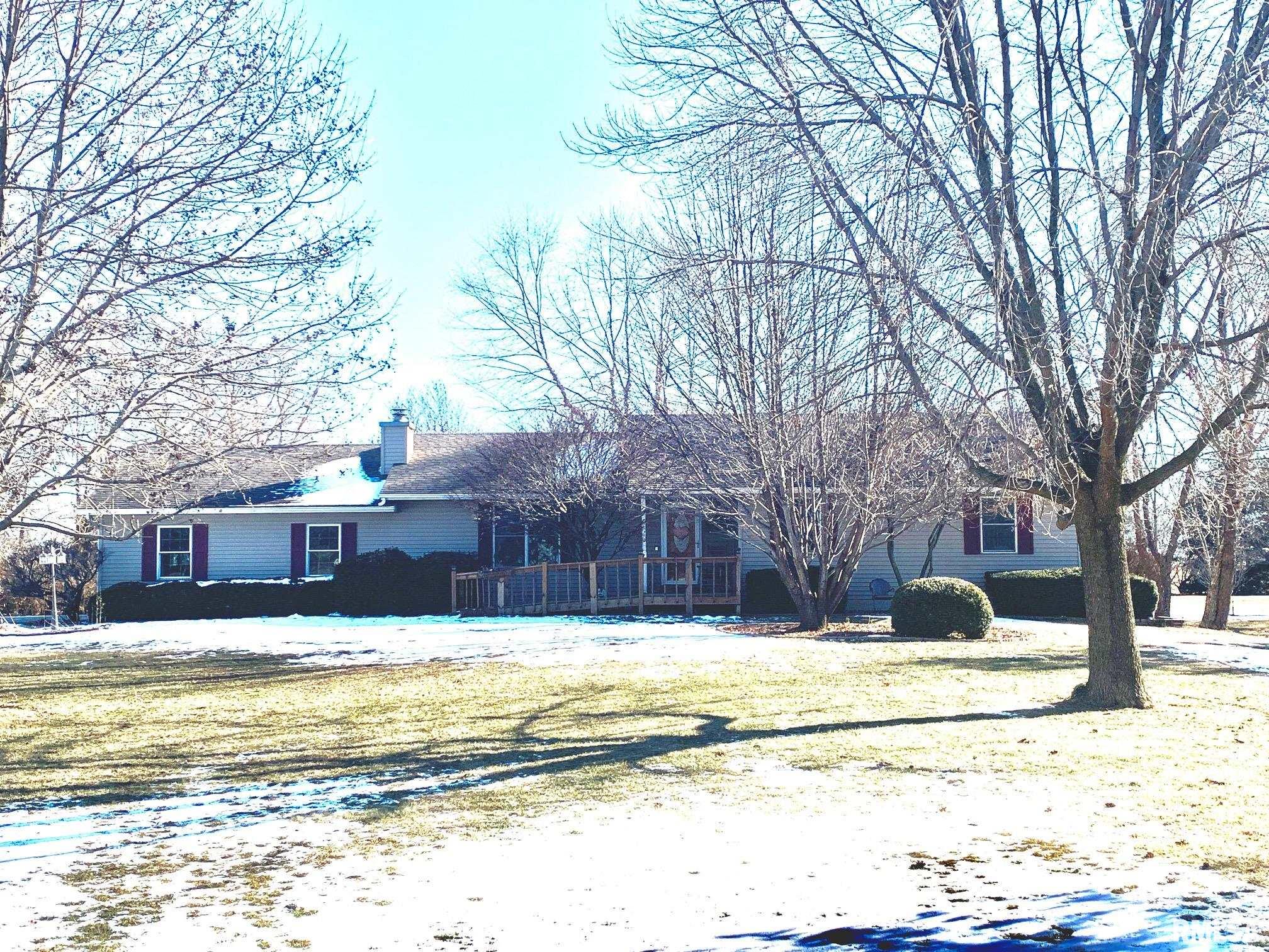 2105 Carriage Road Jacksonville, IL 62650 - Photo 3 of 36
