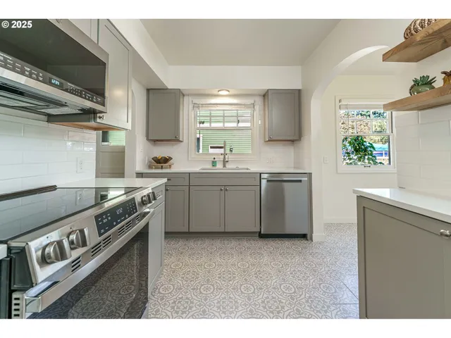 $697,500 | 10475 Southeast 37th Avenue, Milwaukie, OR 97222