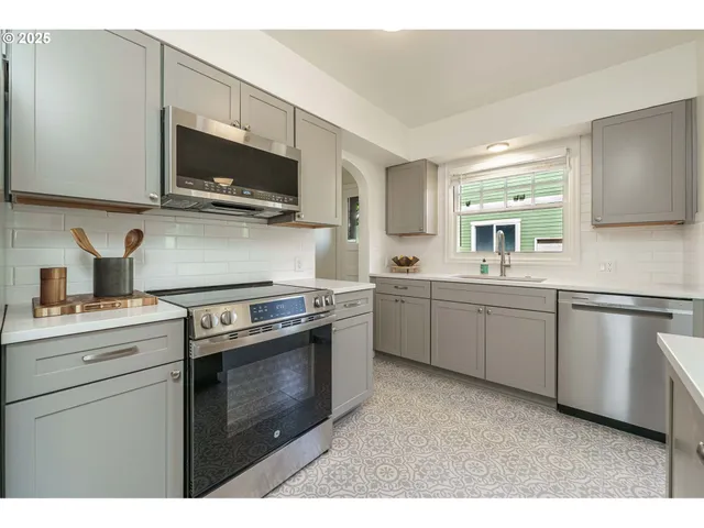 $697,500 | 10475 Southeast 37th Avenue, Milwaukie, OR 97222