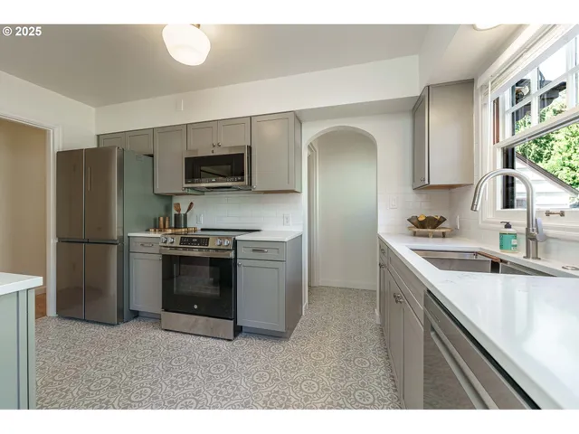 $697,500 | 10475 Southeast 37th Avenue, Milwaukie, OR 97222