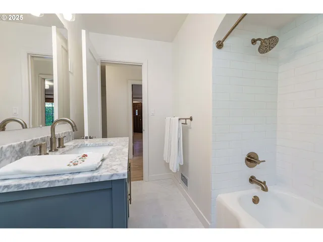 $697,500 | 10475 Southeast 37th Avenue, Milwaukie, OR 97222