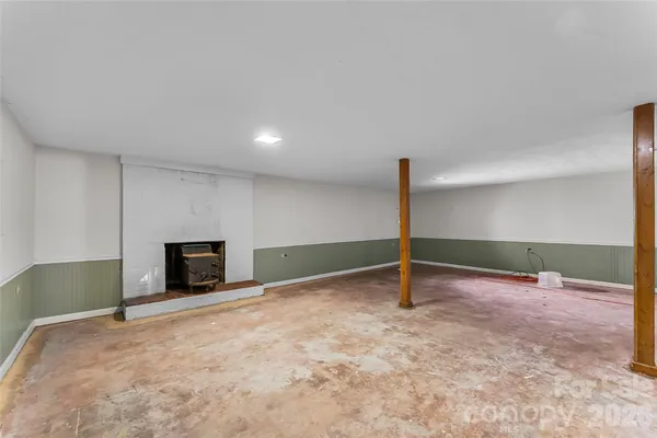 a view of a room with an empty room