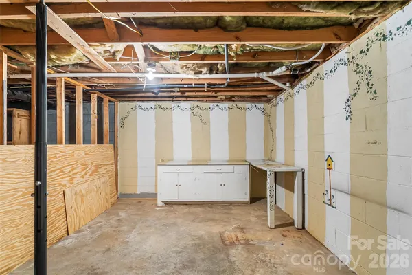 a view of utility room