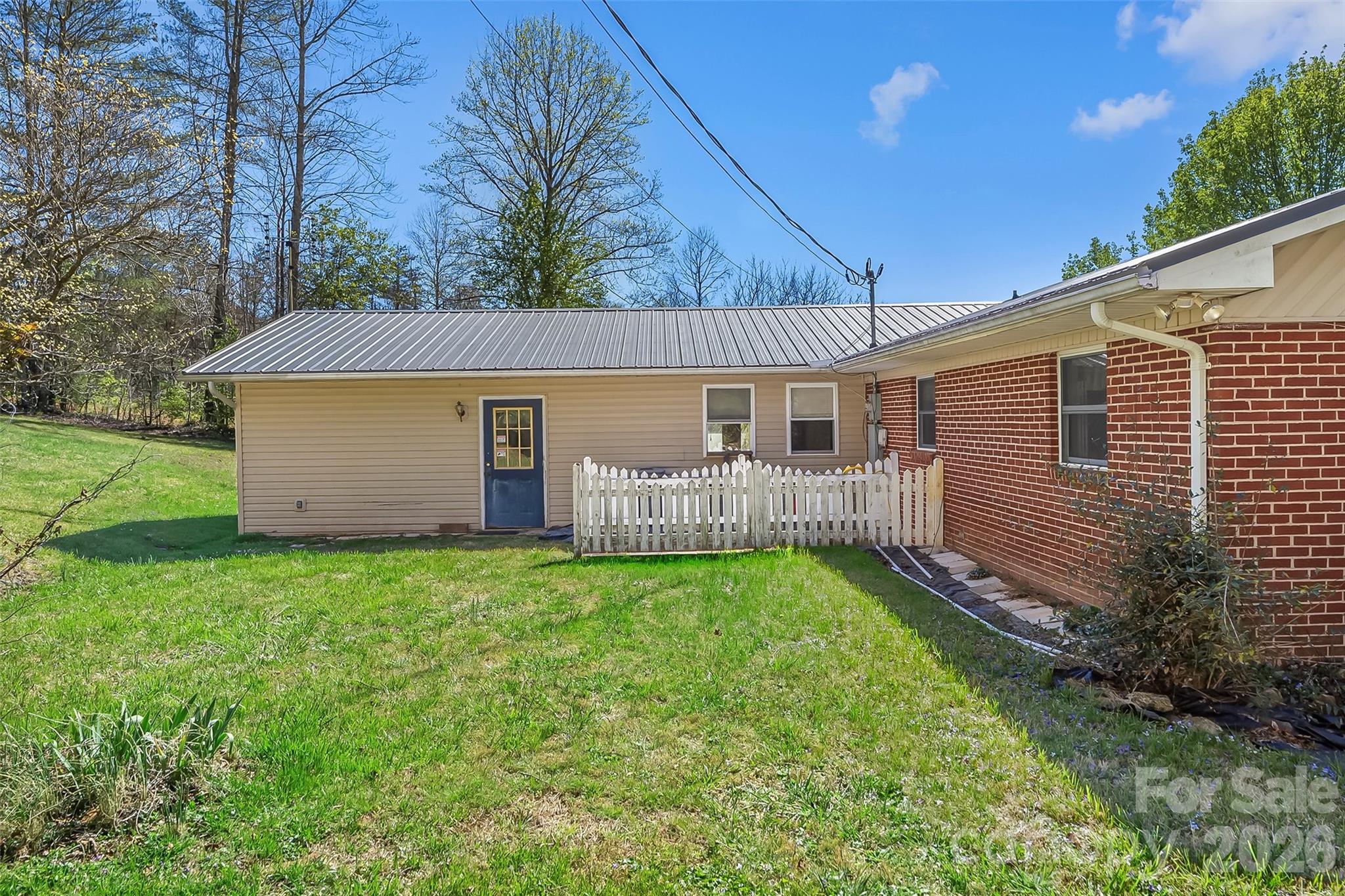 512 Paxton Creek Road Marion, NC 28752 - Photo 34 of 34 a view of a backyard with potted plants and large tree