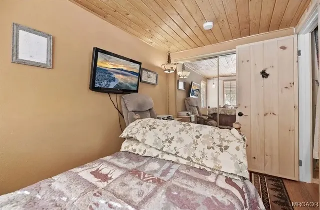 $512,900 | 230 Vista Avenue, Sugarloaf, CA 92386