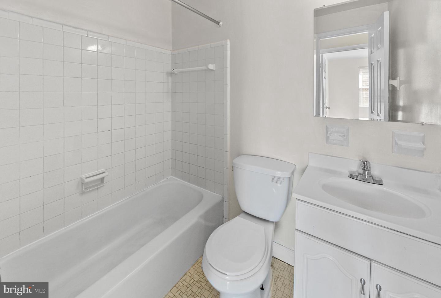 12814 Epping Terrace, Unit 2B Silver Spring, MD 20906 - Photo 21 of 28 Hall bathroom