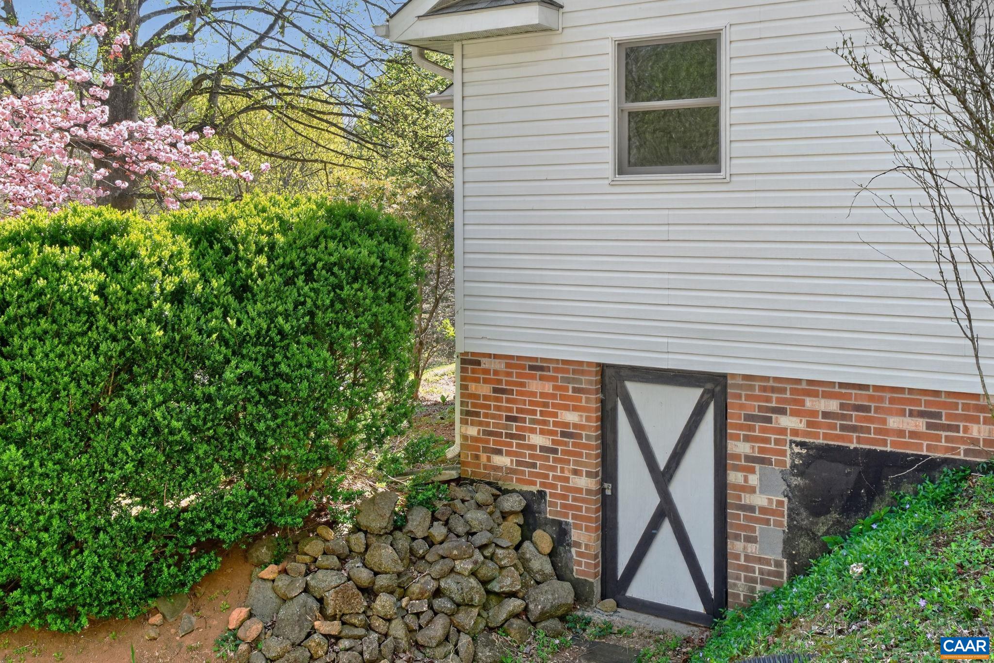 689 Mutton Hollow Road Stanardsville, VA 22973 - Photo 18 of 61 a view of a house with a tree