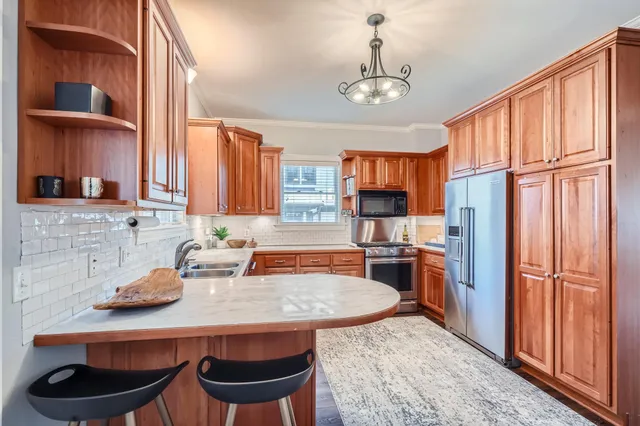 $5,500 | 1045 Lake Street East, Wayzata, MN 55391