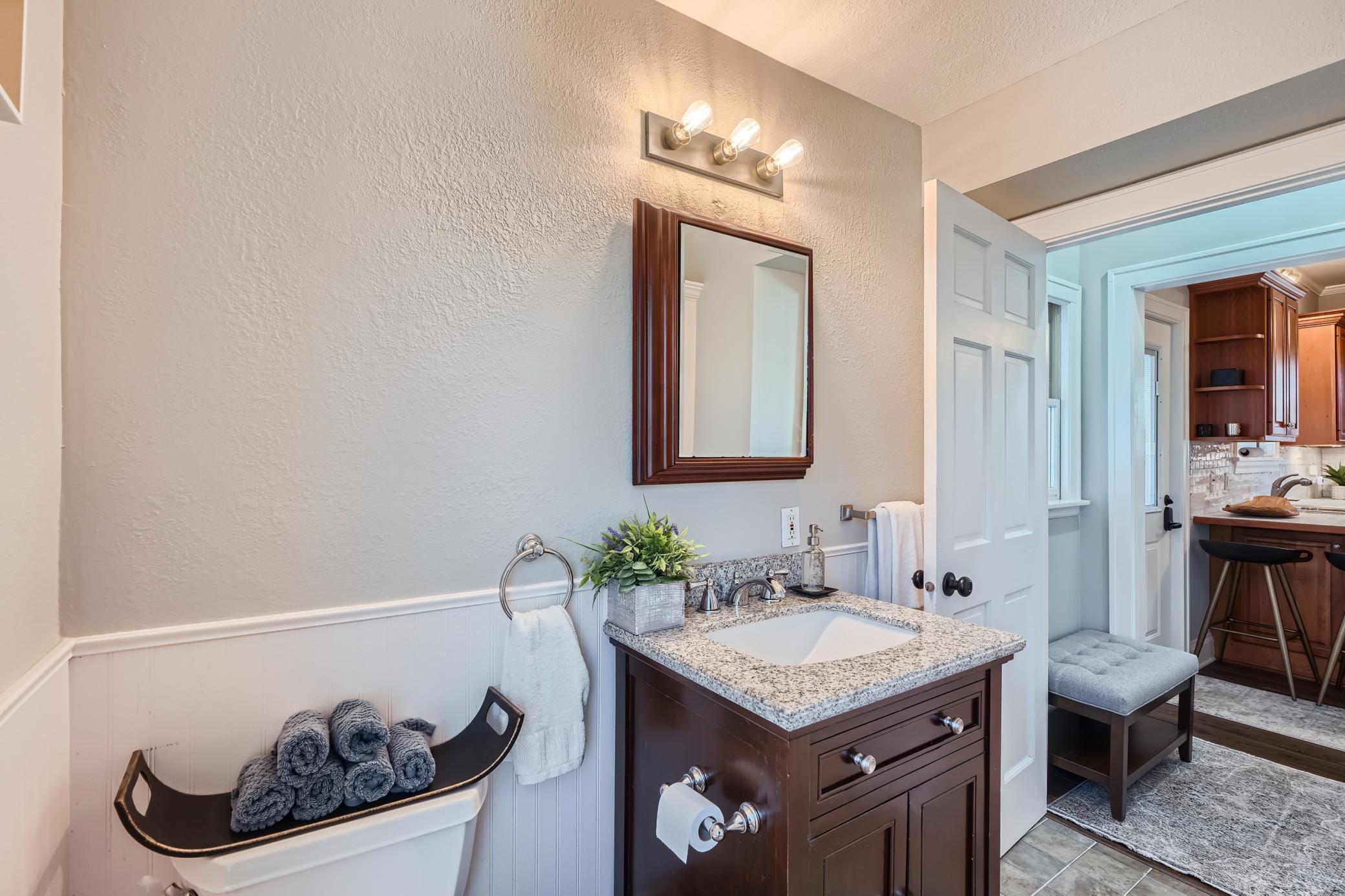 1045 Lake Street East Wayzata, MN 55391 - Photo 15 of 27