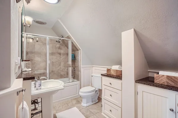 $5,500 | 1045 Lake Street East, Wayzata, MN 55391