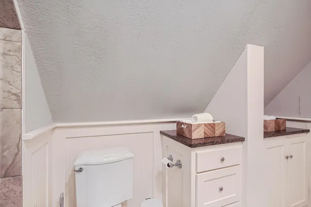 $5,500 | 1045 Lake Street East, Wayzata, MN 55391