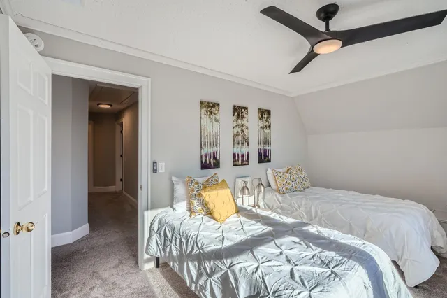 $5,500 | 1045 Lake Street East, Wayzata, MN 55391