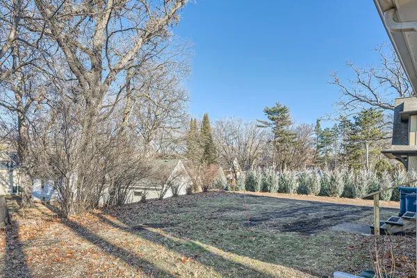 $5,500 | 1045 Lake Street East, Wayzata, MN 55391