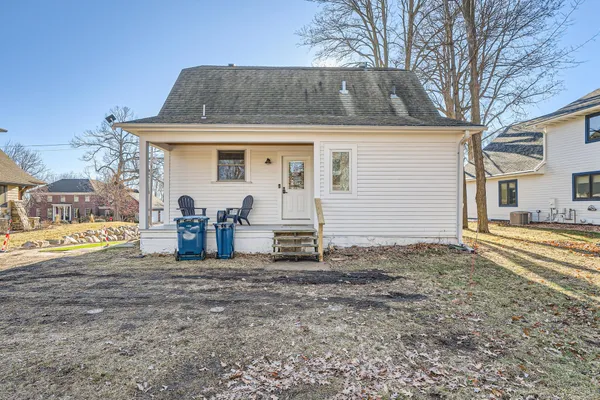 $5,500 | 1045 Lake Street East, Wayzata, MN 55391