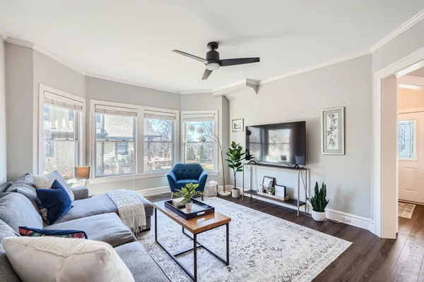 $5,500 | 1045 Lake Street East, Wayzata, MN 55391