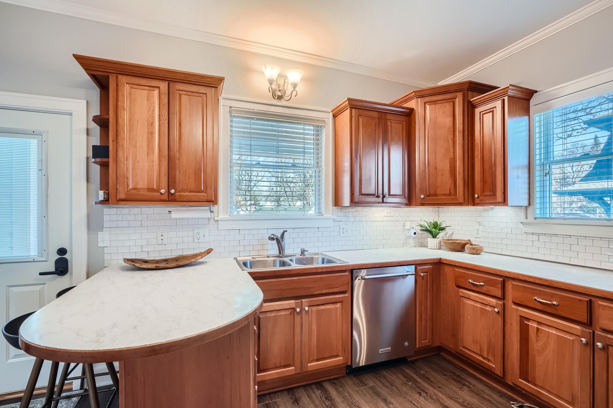 1045 Lake Street East Wayzata, MN 55391 - Photo 10 of 27