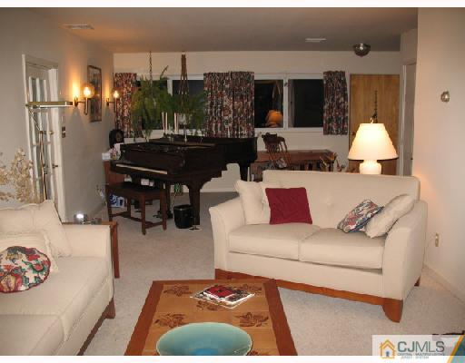 4 Rumson Road Kendall Park, NJ 08824 - Photo 5 of 9 Gallery Image 5