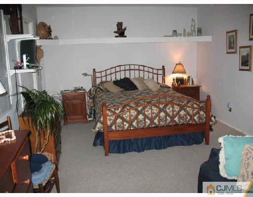 4 Rumson Road Kendall Park, NJ 08824 - Photo 6 of 9 Gallery Image 6