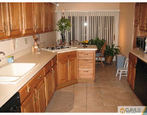 4 Rumson Road Kendall Park, NJ 08824 - Photo 8 of 9 Gallery Image 8