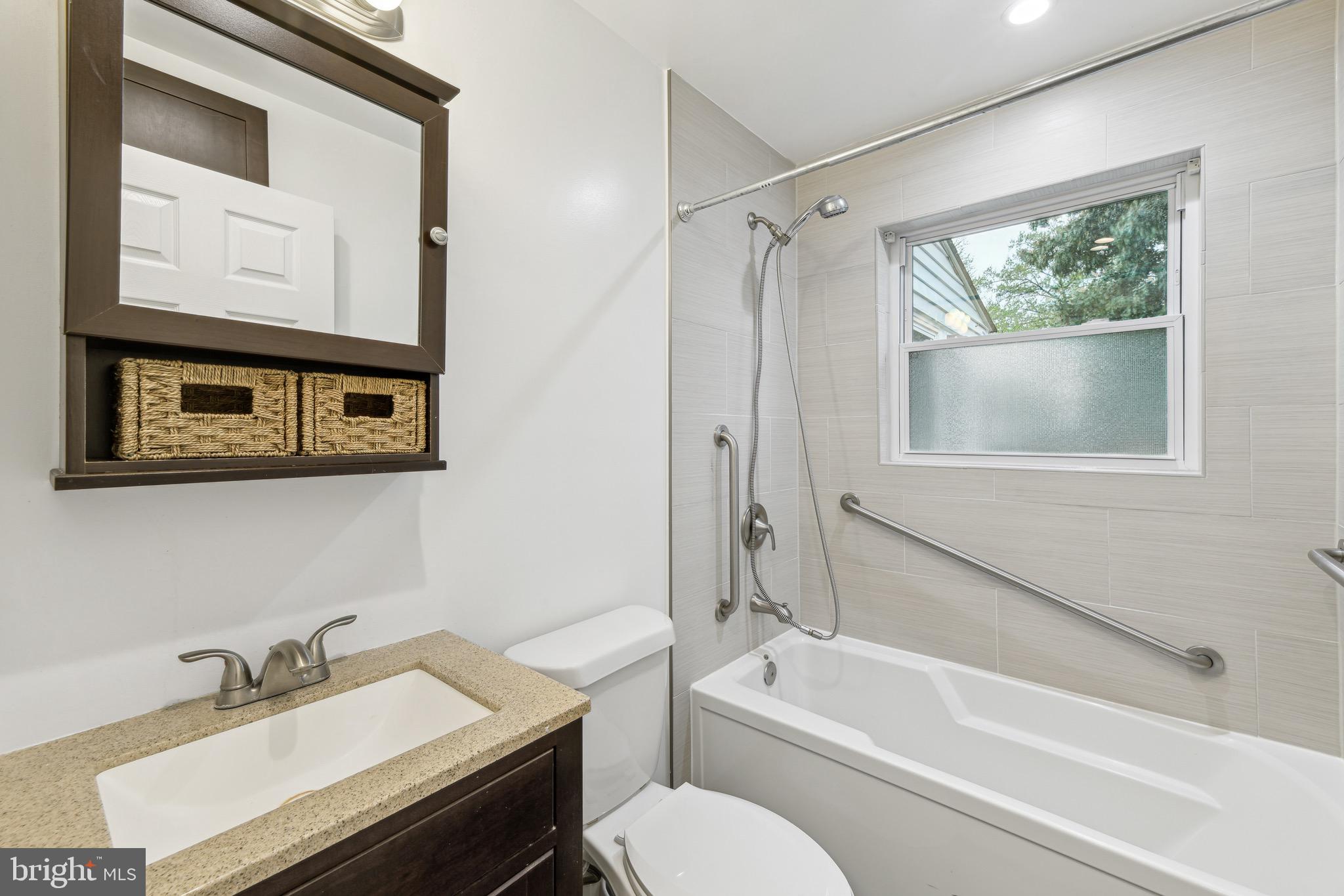 6005 Amherst Avenue Springfield, VA 22150 - Photo 18 of 34 Main Level Bath