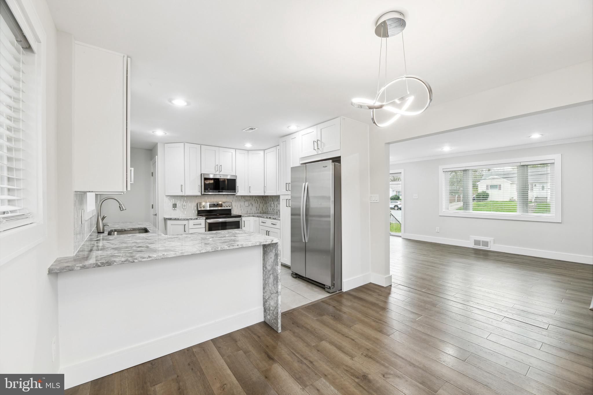 6005 Amherst Avenue Springfield, VA 22150 - Photo 9 of 34 Gourmet Kitchen