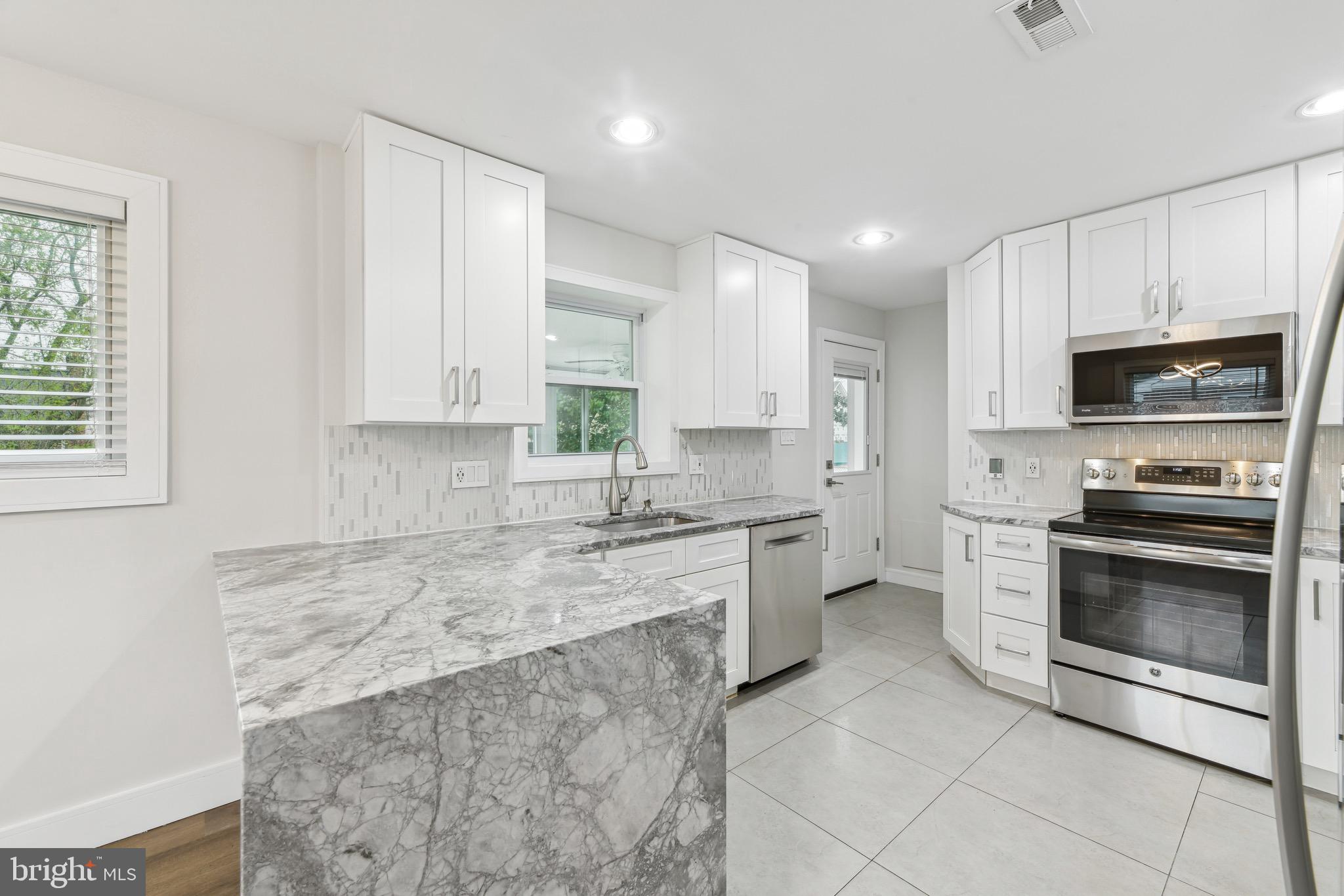 6005 Amherst Avenue Springfield, VA 22150 - Photo 10 of 34 Stone Counters
