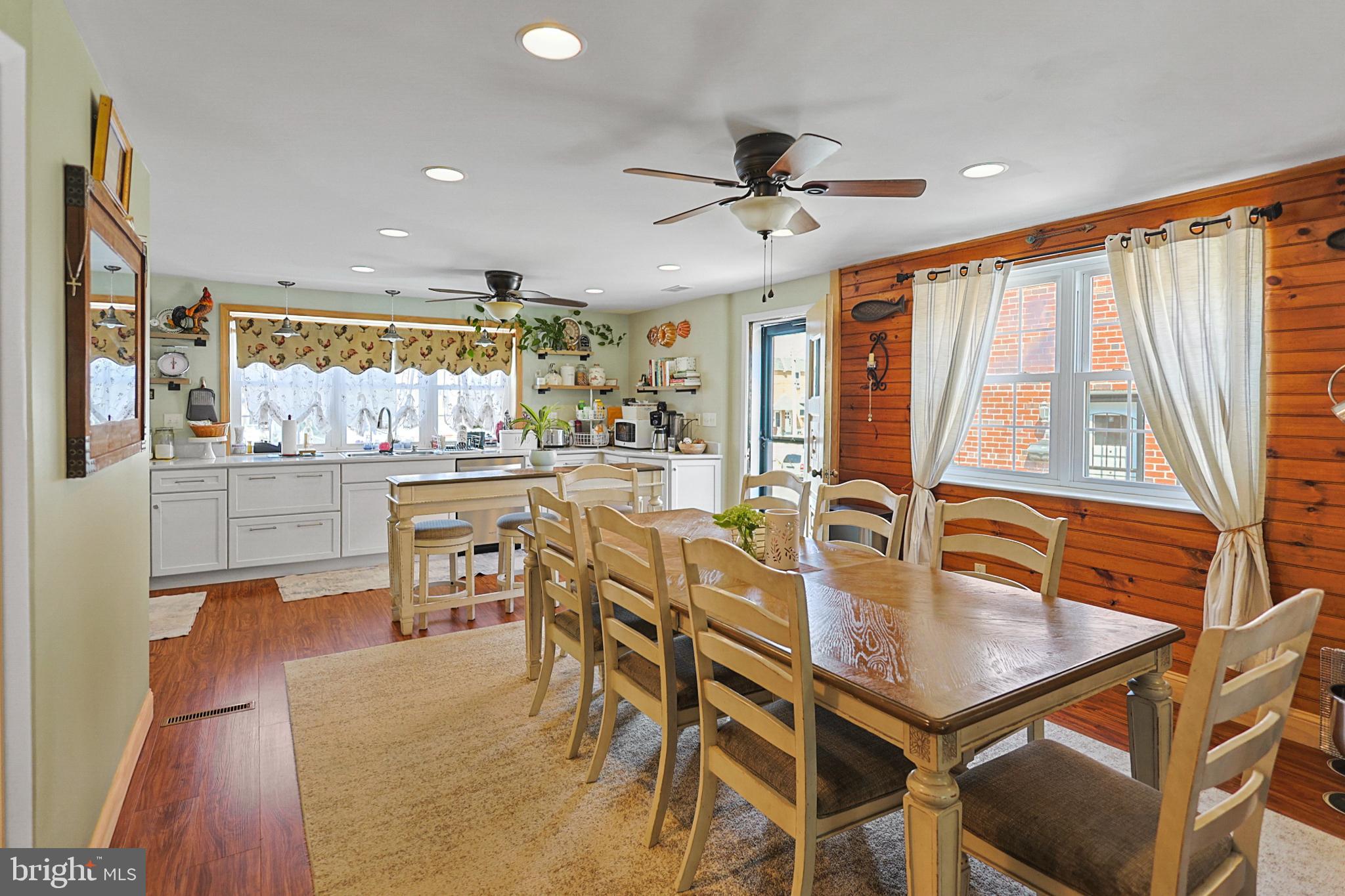 9916 South Canterbury Road Philadelphia, PA 19114 - Photo 2 of 31 Gallery Image 2