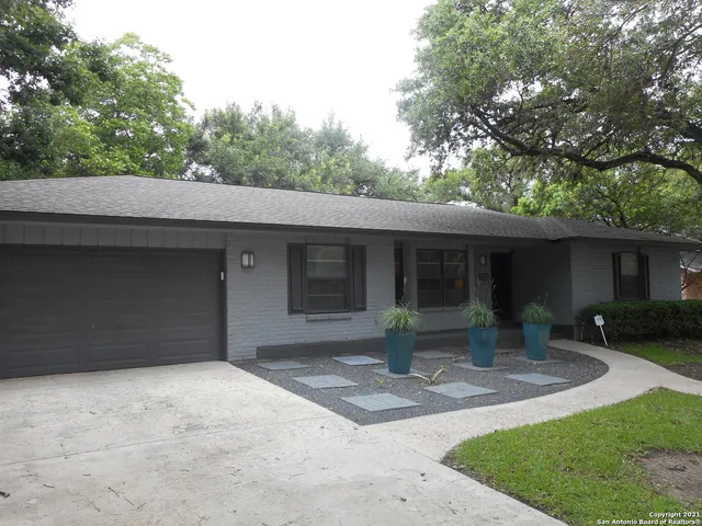 $2,400 | 3715 Twisted Oaks Drive, San Antonio, TX 78217