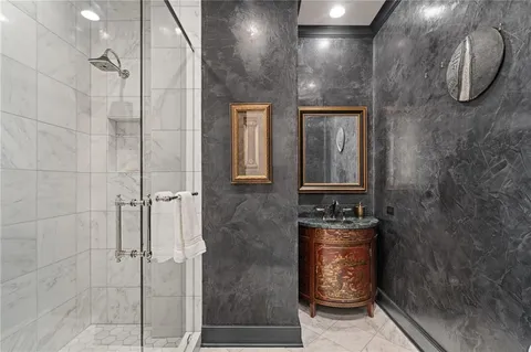 $695,000 | 400 West 49th Terrace, Unit 2032, Kansas City, MO 64112
