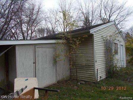 1923 Payson Road Walled Lake, MI 48390 - Photo 5 of 11 DSCN9064.JPG