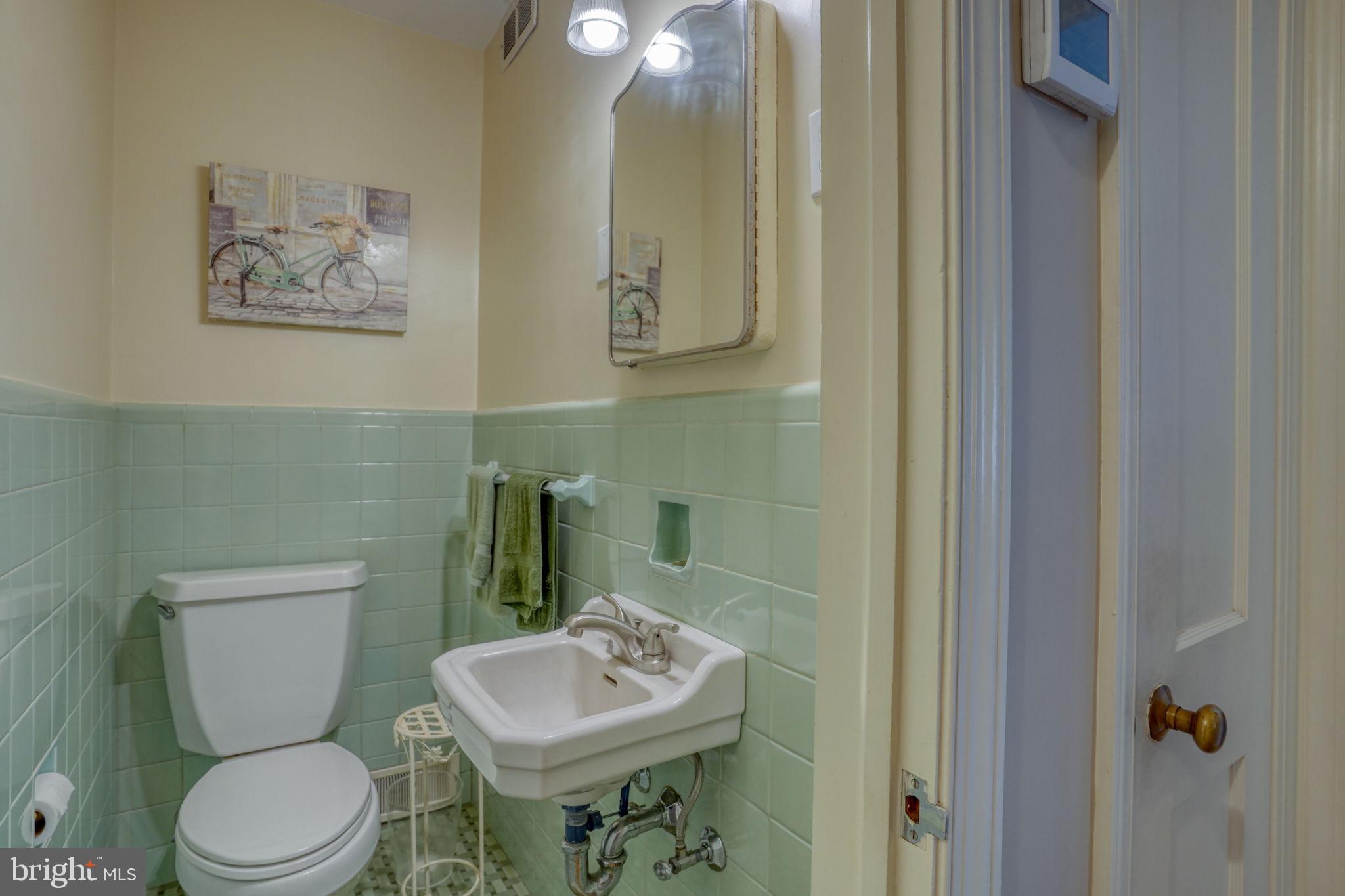 46 Rodney Road Dover, DE 19901 - Photo 24 of 48 Powder Room - 1st Floor